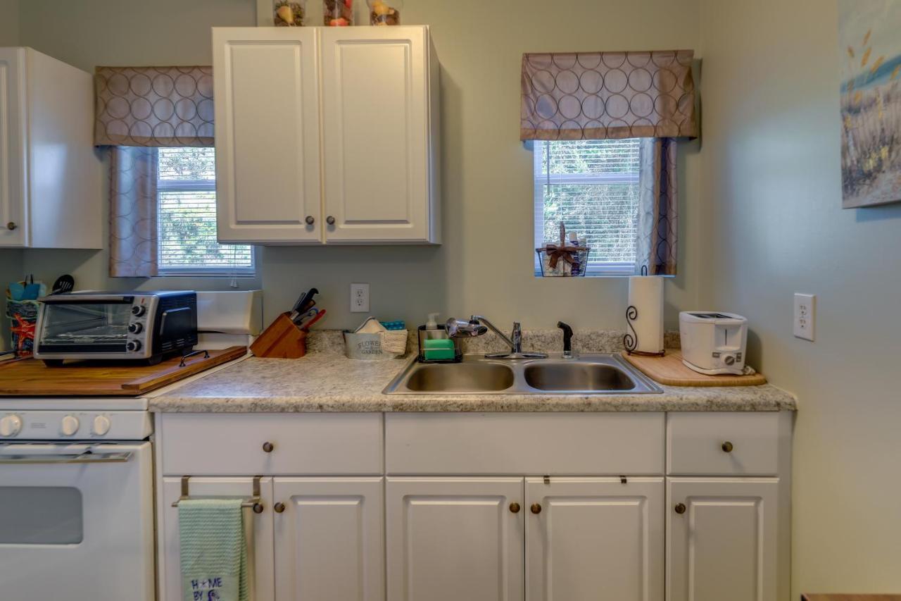 Sneads Ferry Vacation Rental Studio With Water Views Екстериор снимка