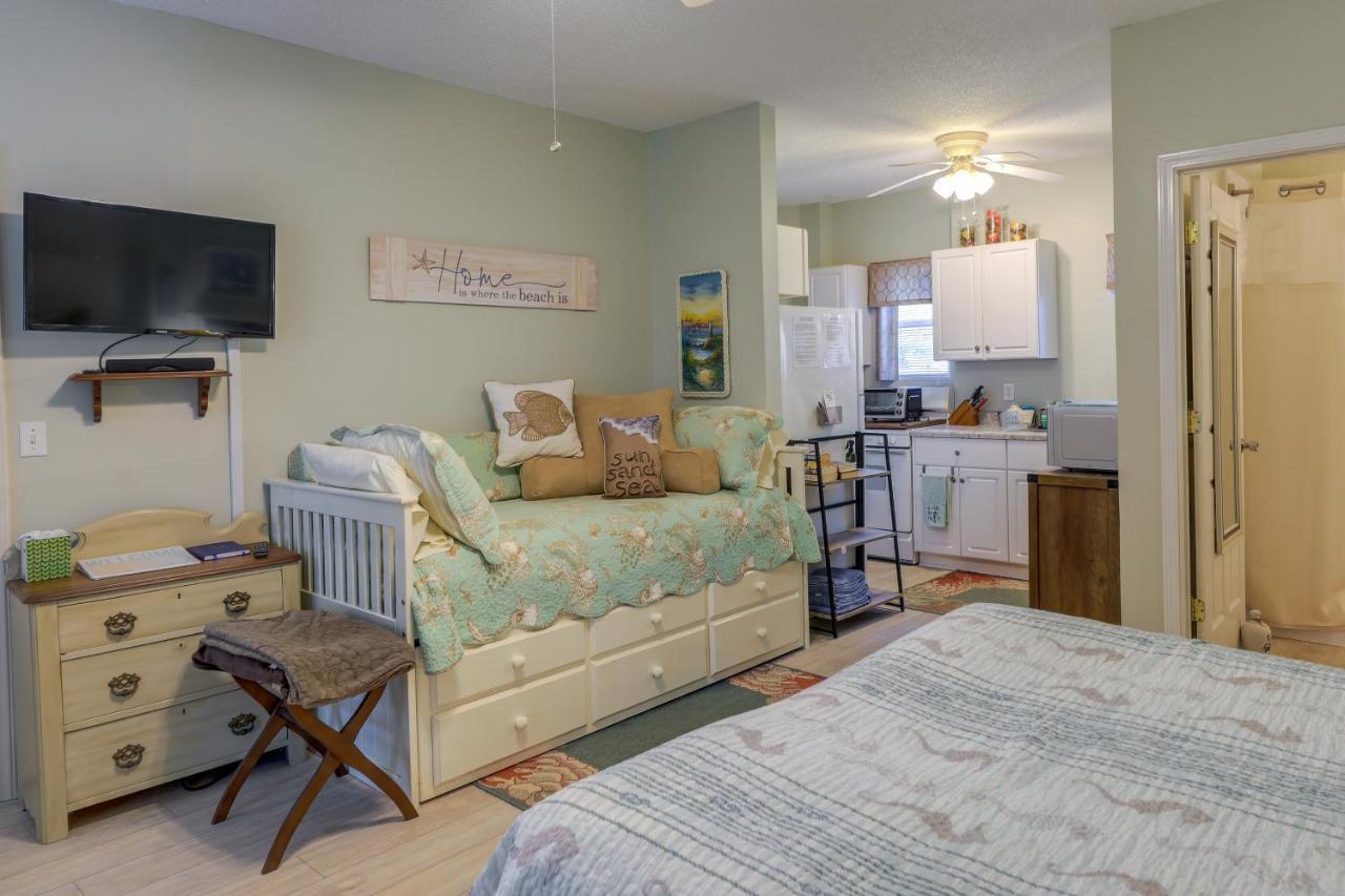 Sneads Ferry Vacation Rental Studio With Water Views Екстериор снимка